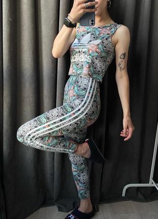 Adidas костюм спортивний адідас принт принтований з принтом майка та лосіни + легінси