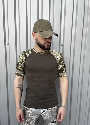 Стильна чоловіча футболка камуфляжна