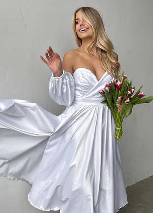 Вечірня біла сукня міді з корсетом і знімним рукавами