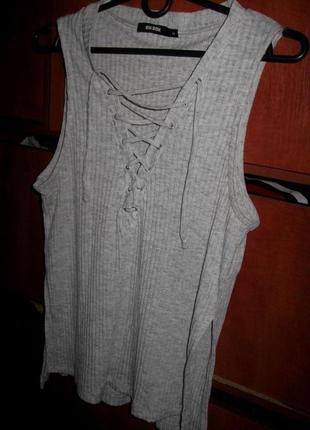 Майка со шнуровкой серая