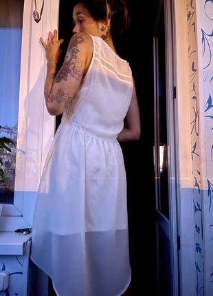Біла сукня легеньке плаття