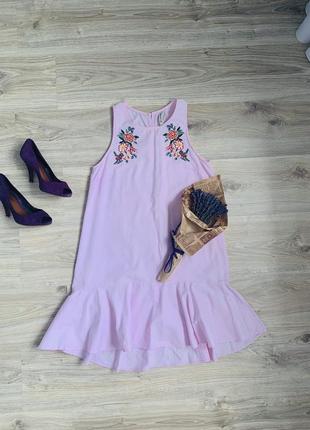 Літня сукня в ніжному рожевому кольорі