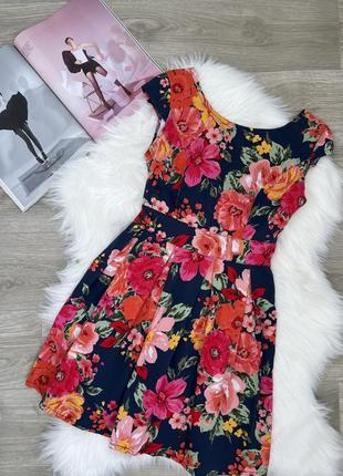 Яркое платье с цветами1 фото