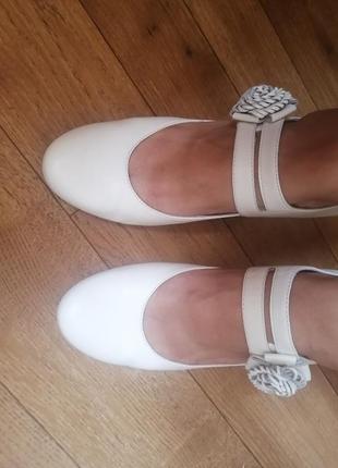 Ошатні жіночі білі шкіряні туфлі marco 39-40 р.(6)6 фото