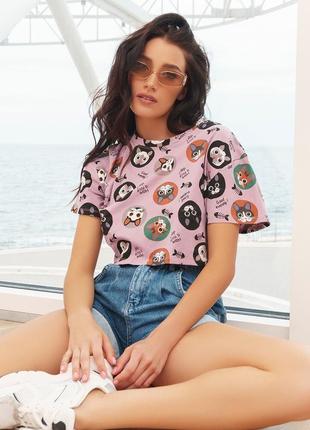 Бузкова коротка футболка з твариною принтом
