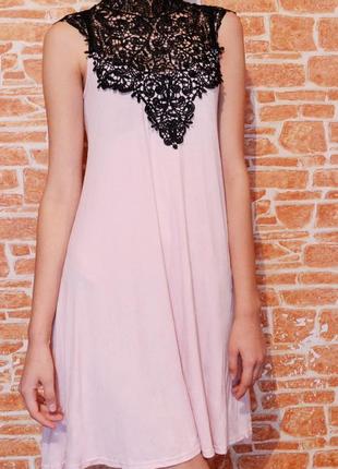 Ніжно-рожеве плаття трапеція з мереживом boohoo