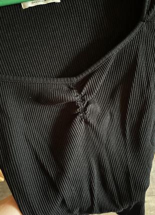 Чорний лонгслів з жаткою на грудях