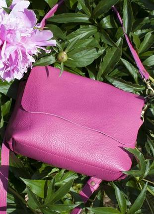 Яскрава рожева сумка з натуральної шкіри.10 фото
