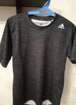 Футболка adidas