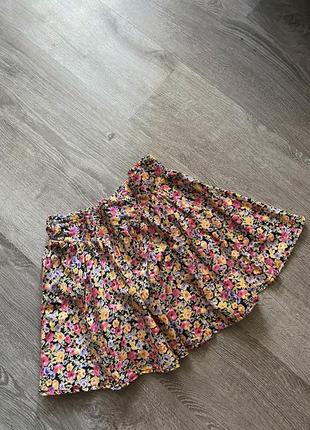 Трендовая юбка мини в цветы от atmosphere1 фото