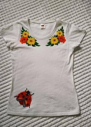 Жіноча вишиванка/вишита футболка бісером