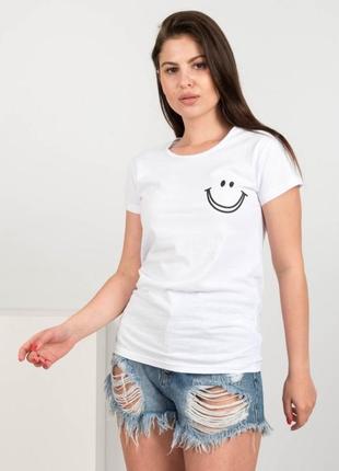 Стильная белая футболка с рисунком