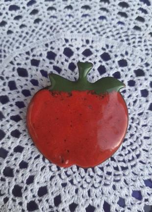 Вінтажна брошка яблуко емаль італія1 фото
