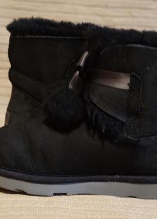 Дуже теплі фірмові зимові чобітки-уггі чорного кольору ugg australia 34 р.4 фото