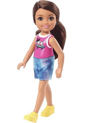 Лялька барбі челсі у топі з собакою на скейтборді barbie chelsea doll brunette skateboarding dog top