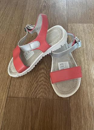 Новые босоножки