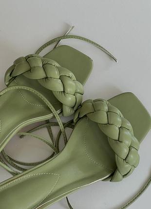 Босоножки, сандали