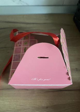 Картонна рожева подарункова коробка зі стрічкою6 фото