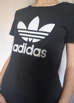 Футболка адидас серая оригинал базовая adidas черная кофта
