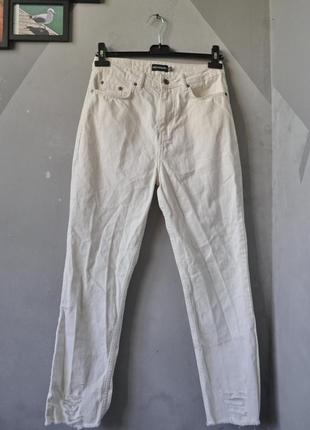 Белые молочные джинсы plt с рванками внизу