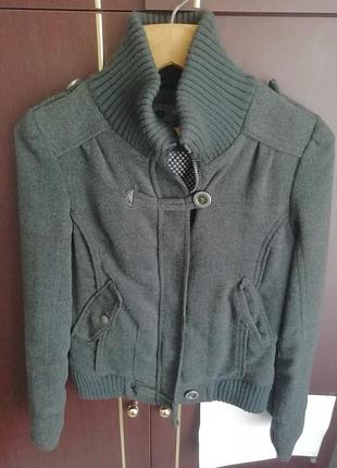 Гарна куртка на осінь-весну