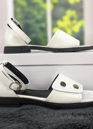 Босоножки женские белые с квадратным носком на плоском каблуке bashili2 фото