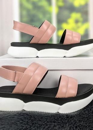 Босоніжки жіночі шкіряні пудрові на платформі спортивного плану 38р.