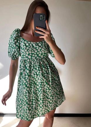 Женское короткое летнее зелёное платье в цветочный принт ромашек с коротким свободным рукавом с квадратным вырезом с м л хл 44 46 48 50 s m l xl