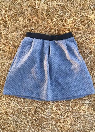 Серая юбка в рубчик