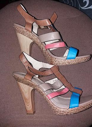 Босоніжки універсальні.