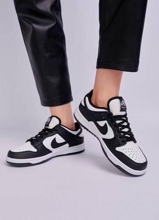 Чёрные с белым женские кроссовки nike sb dunk low black white найк сб2 фото