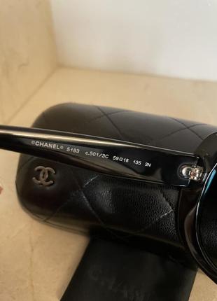 Женские солнцезащитные очки chanel 5183 501/3c глянцево-черные с серебряным логотипом . оригинал6 фото