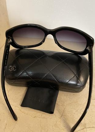 Женские солнцезащитные очки chanel 5183 501/3c глянцево-черные с серебряным логотипом . оригинал5 фото