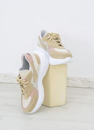 Жіночі кросівки, різні кольори