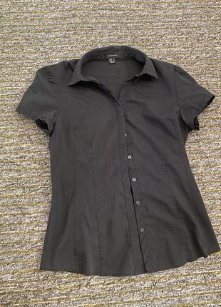 Базовая чёрная рубашка на пуговицах с воротником короткий рукав xs s m1 фото