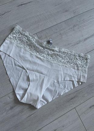 Білі трикотажні трусики