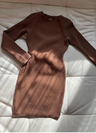 Бандажне плаття з оголеною спинкою
