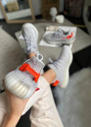 Adidas yeezy boost 350 v2 'tail light' жіночі кросівки адідас ези буст2 фото