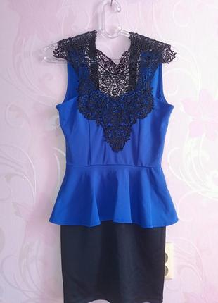 Плаття з баскою