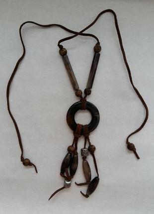 Бусы с пластиковыми бусинами