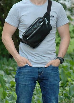 Шкіряна чоловіча чорна поясна сумка бананка