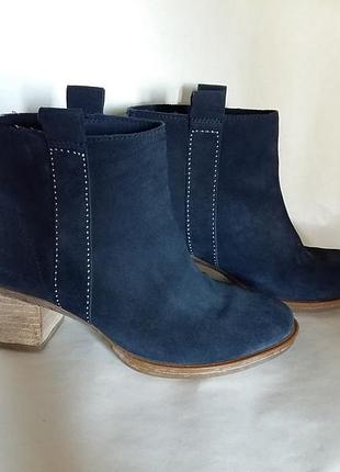 Замшеві ботильйони clarks