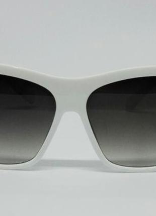 Очки женские солнцезащитные в стиле balmain темно серый градиент в белой оправе2 фото