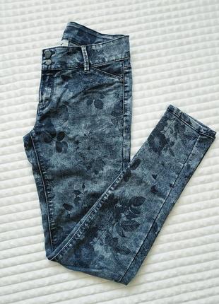 Жіночі тоненькі джинси з цікавим принтом clockhouse1 фото
