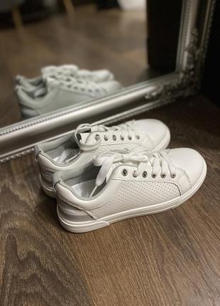 Белые кроссовки, кеды. новые