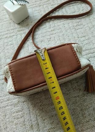 Сумка на длинном ремешке, модная сумочка в технике кроше, сумка с кисточкой, летняя красивая сумка9 фото