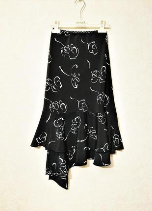 Красивая юбка чёрно-белая на резинке с воланом спереди разрез ассиметрия женская3 фото