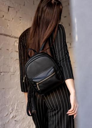 Жіночий практиичний місткий рюкзак для прогулянок у чорному кольорі5 фото
