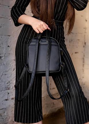 Жіночий практиичний місткий рюкзак для прогулянок у чорному кольорі10 фото