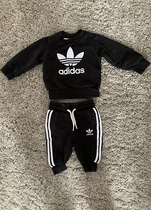 Оригінальний костюм adidas